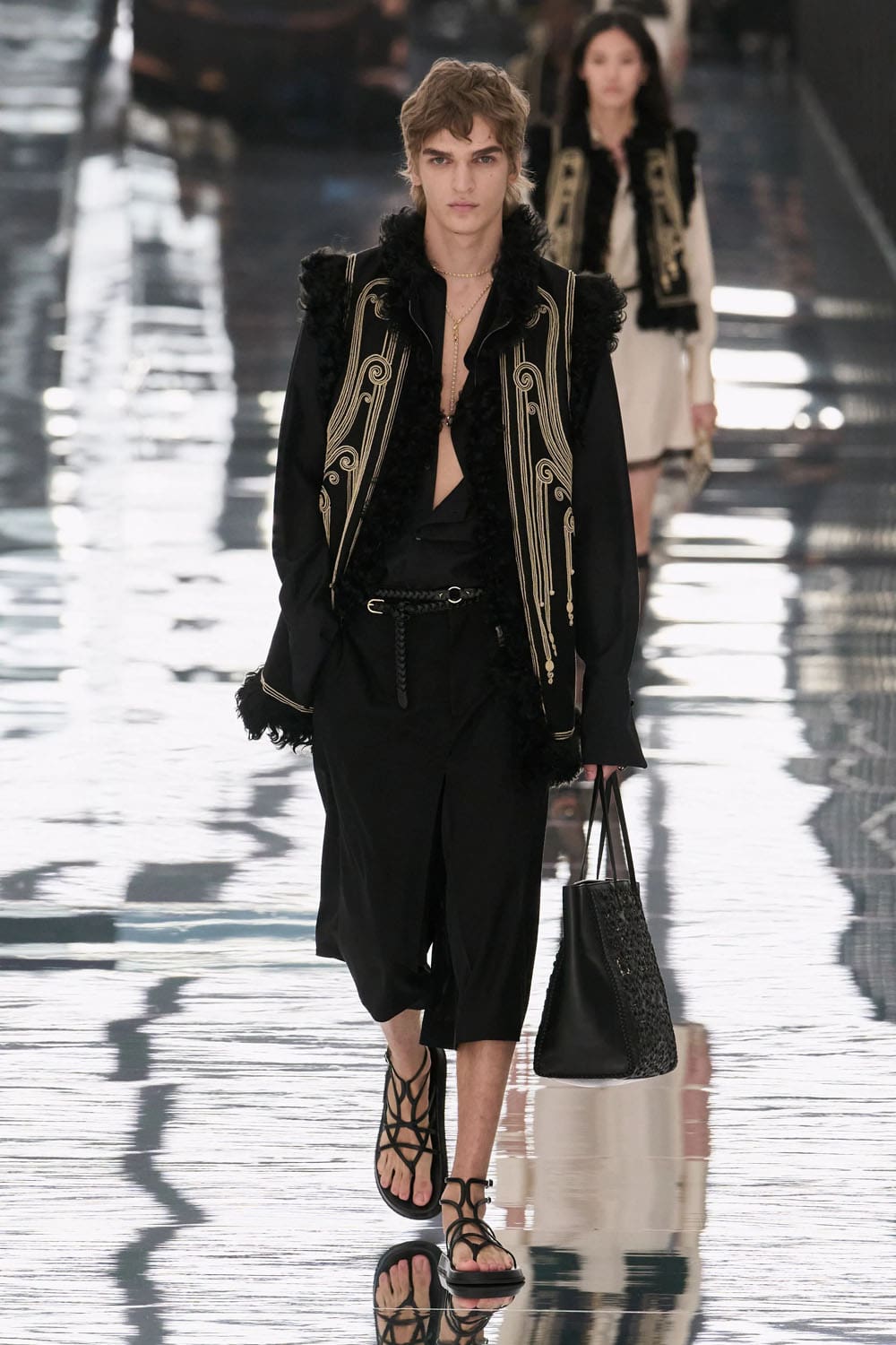 フェンディ春夏2027ミラノ Runway 雑誌(31)