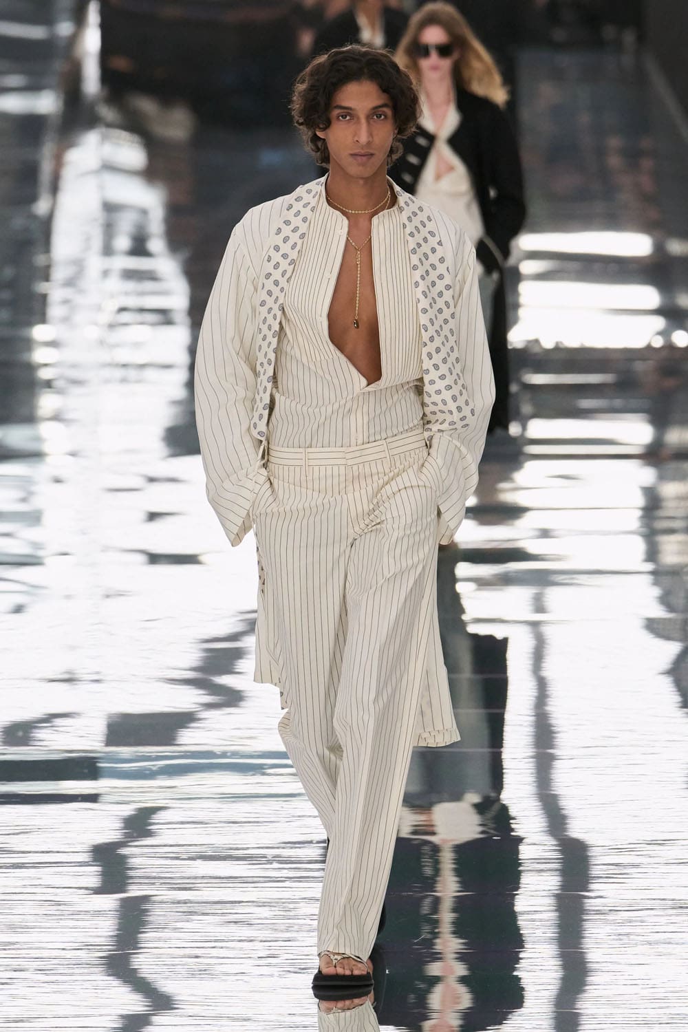 フェンディ春夏2027ミラノ Runway 雑誌(37)