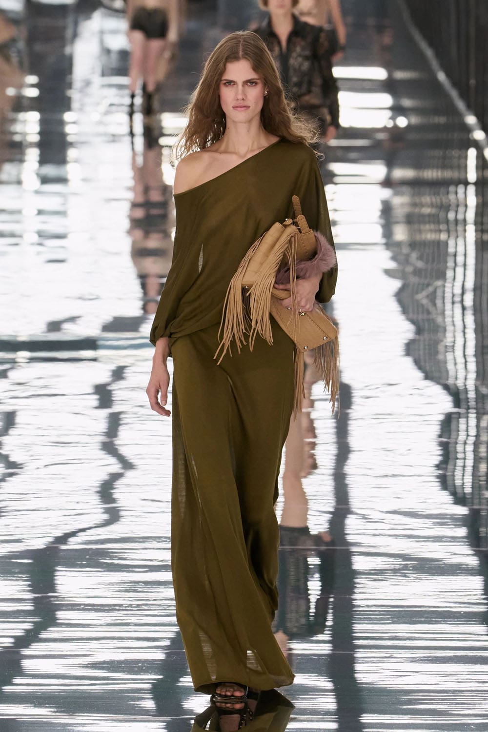 フェンディ春夏2027ミラノ Runway 雑誌(57)