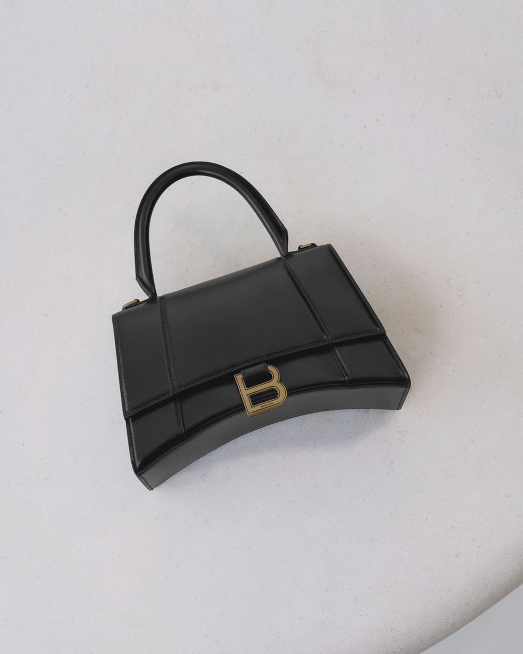Bolso con forma de reloj de arena — Balenciaga, Invierno 2019