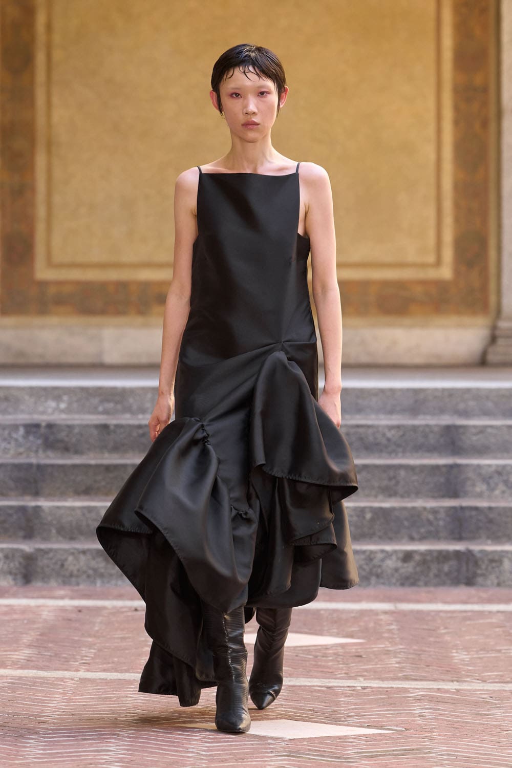 Marques' Almeida Spring Summer 2027 Runway Magazine (13)