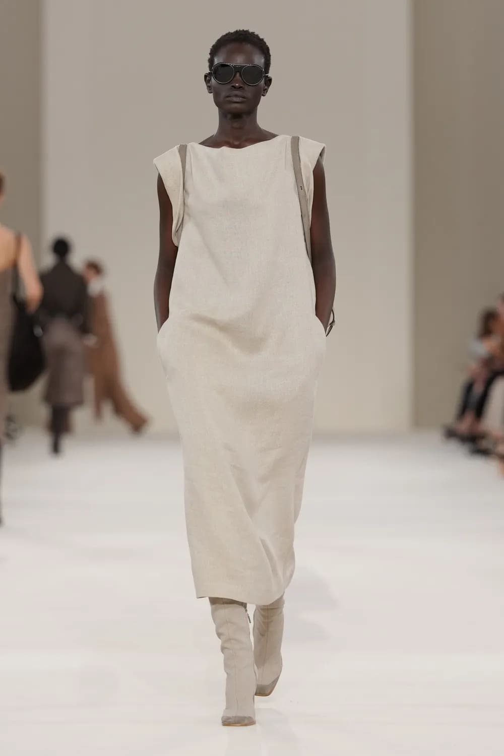 Max Mara 2027 春夏系列 Runway 杂志(14)