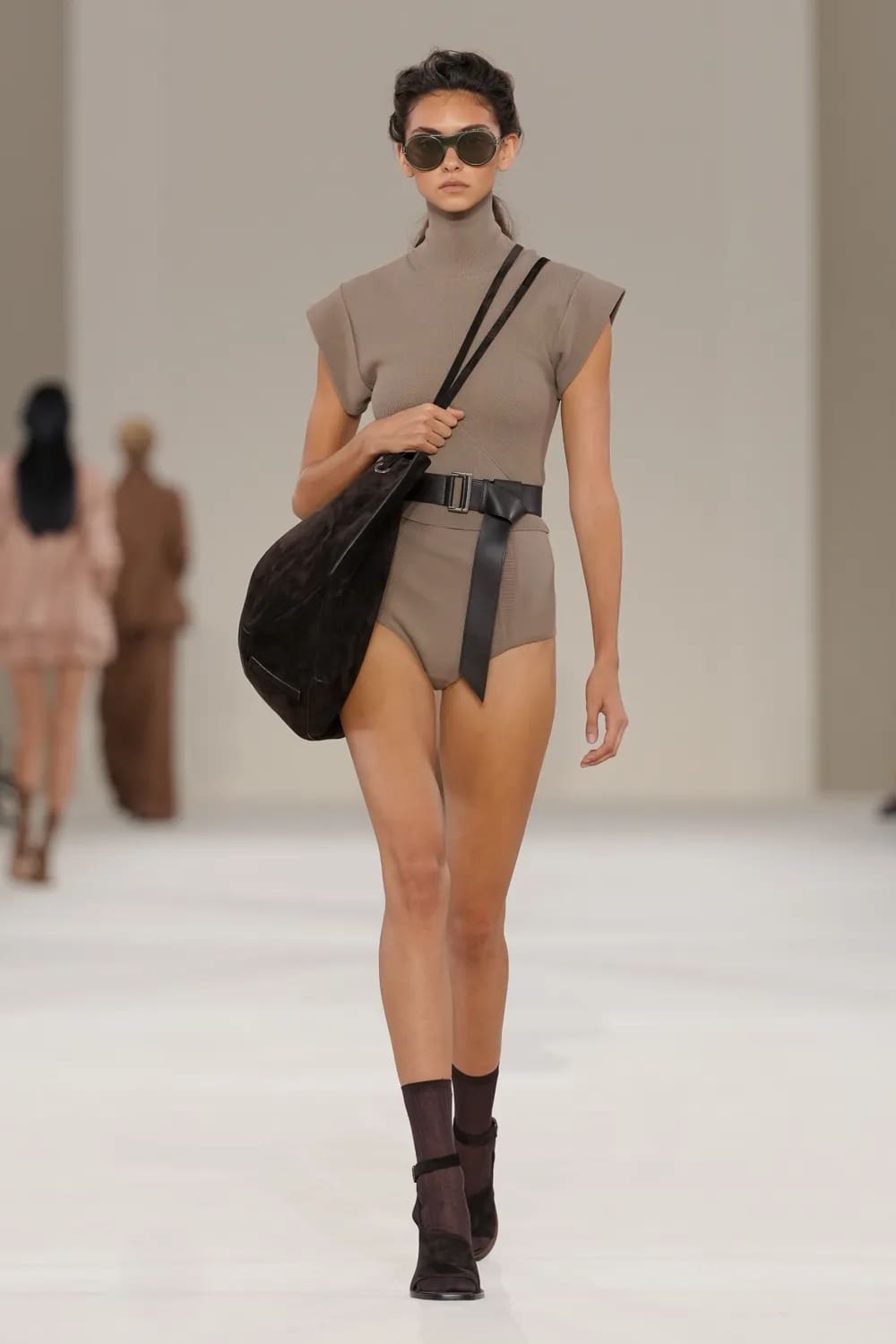 Max Mara 2027 春夏系列 Runway 杂志(17)