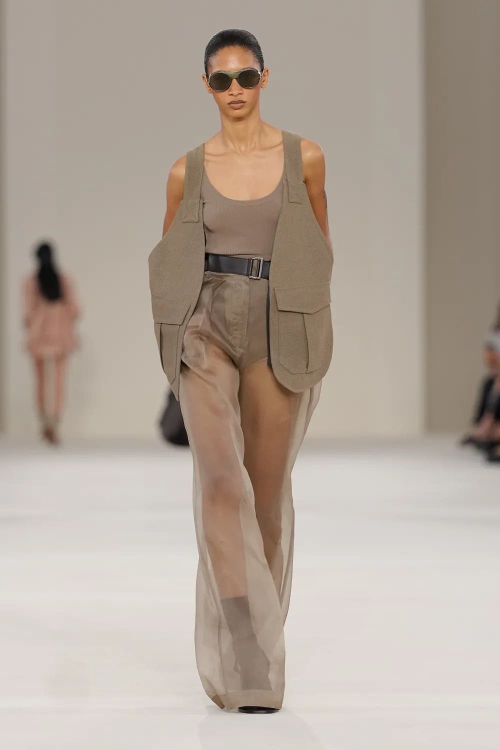 Max Mara 2027 春夏系列 Runway 杂志(18)