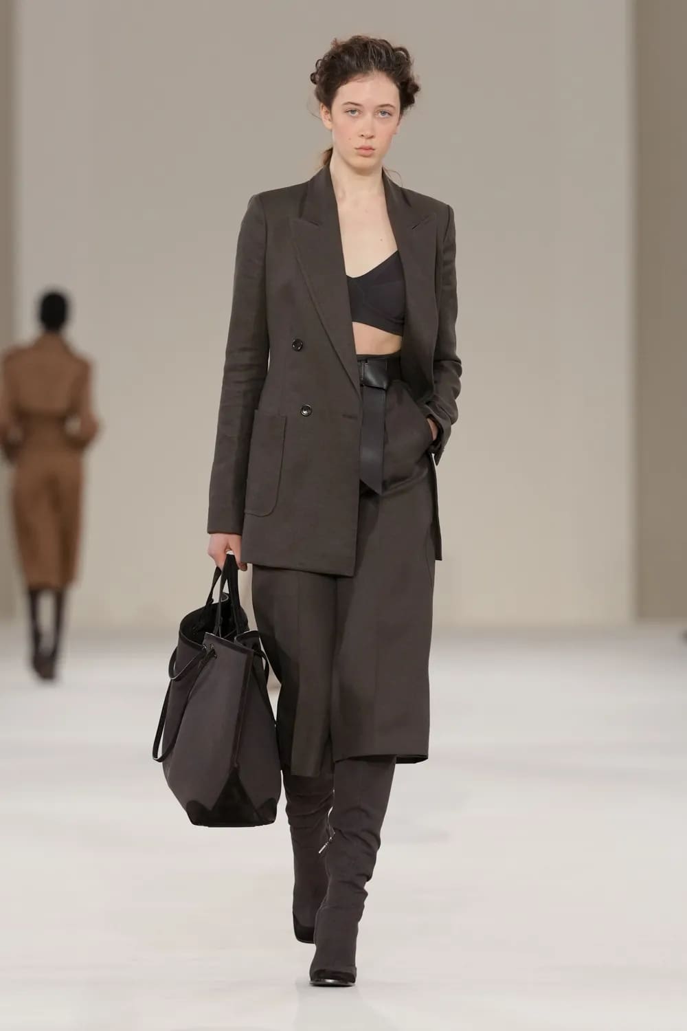 Max Mara 2027 春夏系列 Runway 杂志(19)