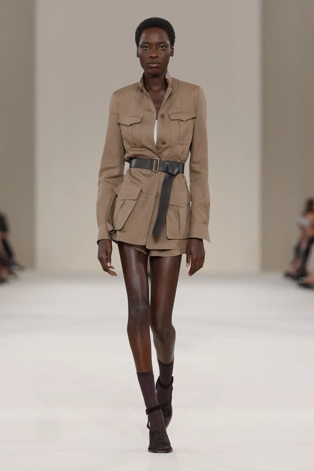 Max Mara 2027 春夏系列 Runway 杂志(2)