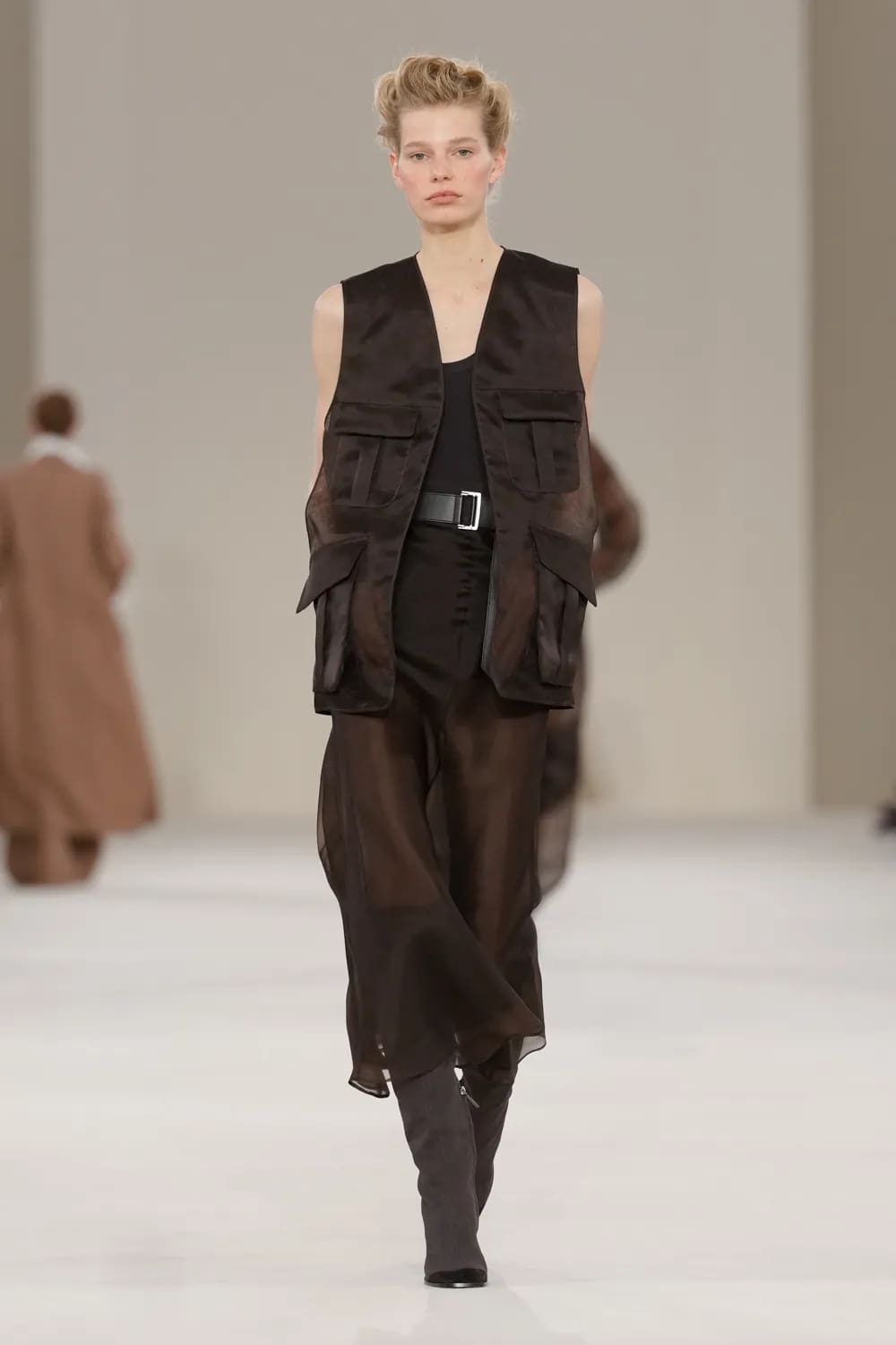 Max Mara 2027 春夏系列 Runway 杂志(21)