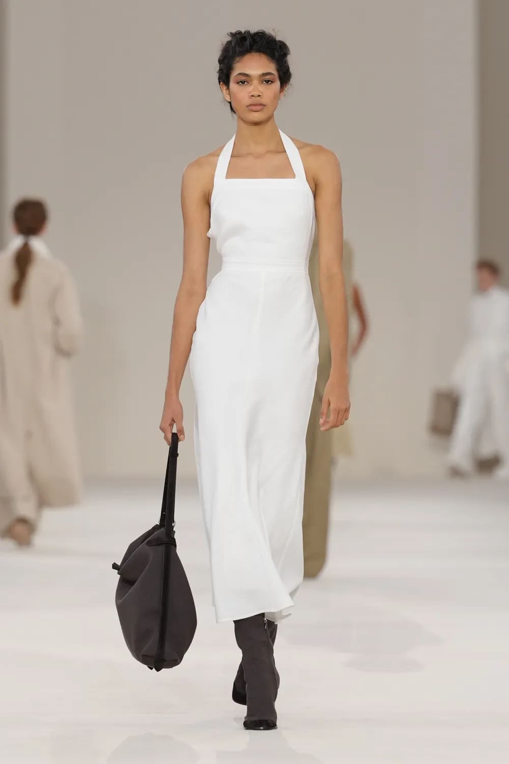 Max Mara 2027 春夏系列 Runway 杂志(25)