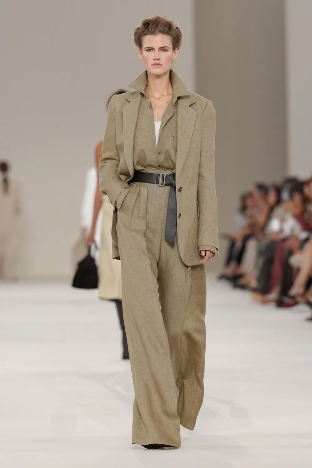 Max Mara 2027 春夏系列 Runway 杂志(26)
