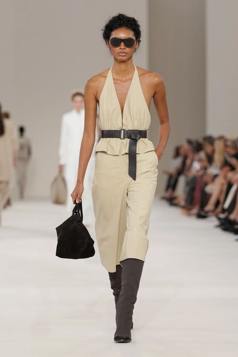 Max Mara 2027 春夏系列 Runway 杂志(27)