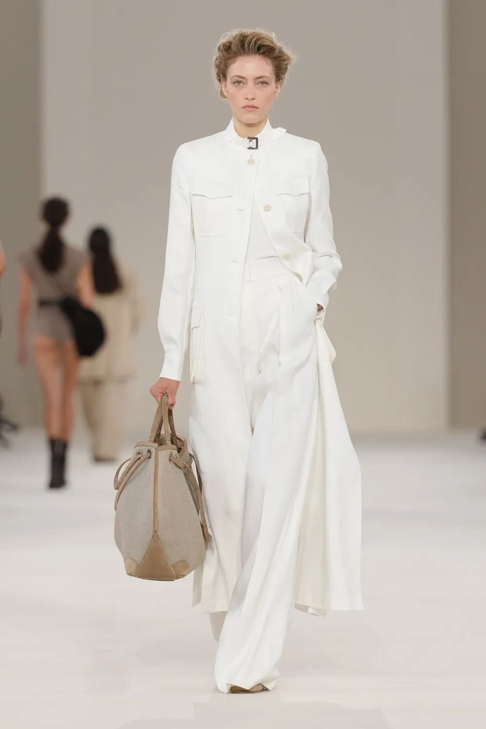 Max Mara 2027 春夏系列 Runway 杂志(28)