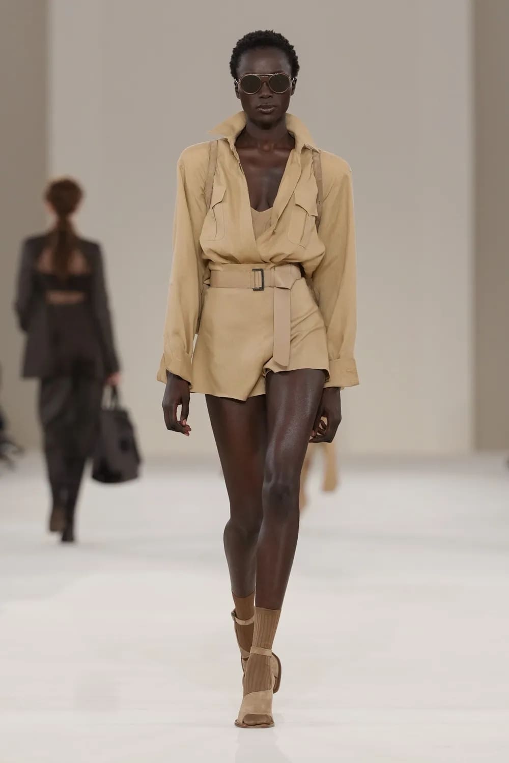 Max Mara 2027 春夏系列 Runway 杂志(30)
