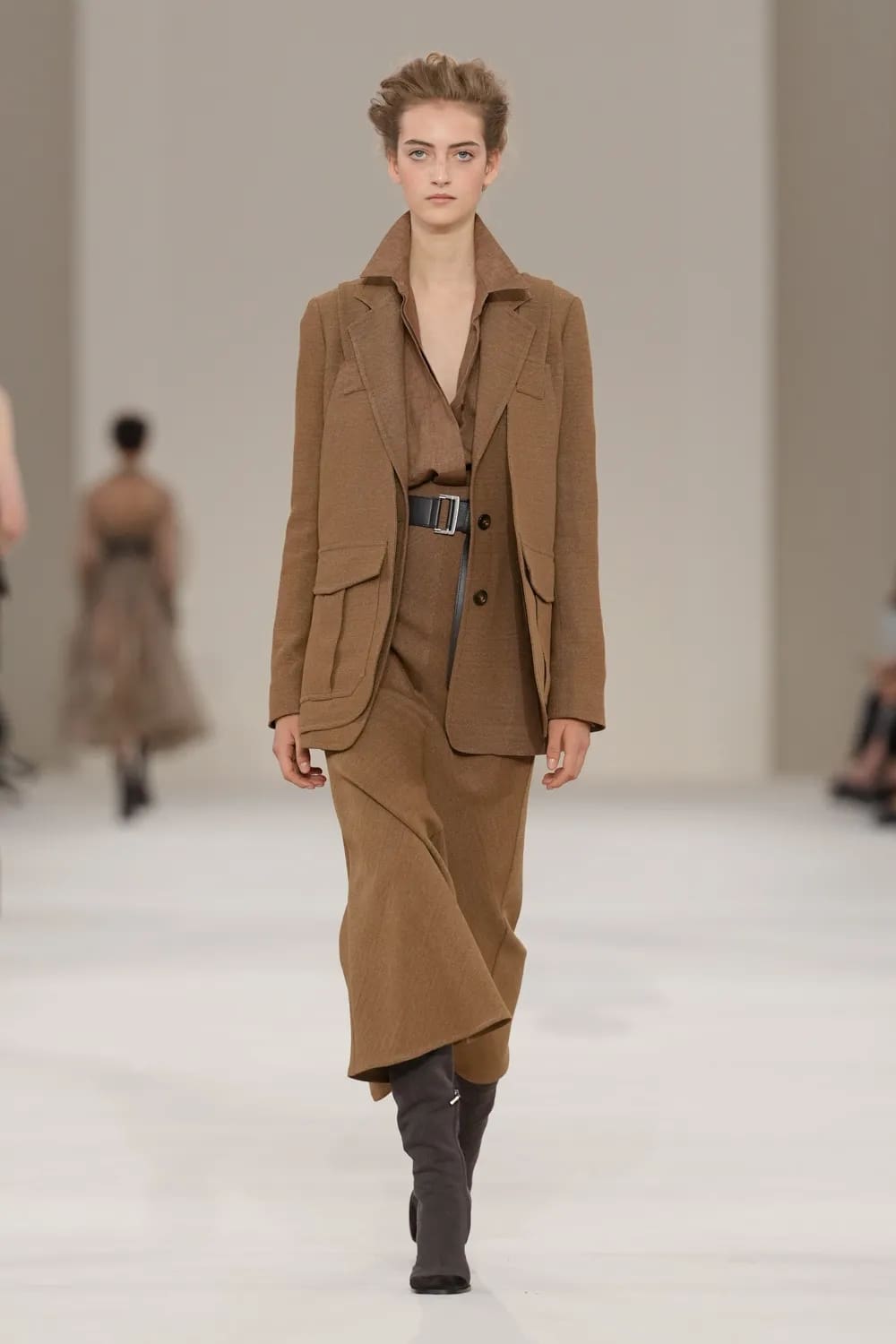 Max Mara 2027 春夏系列 Runway 杂志(32)