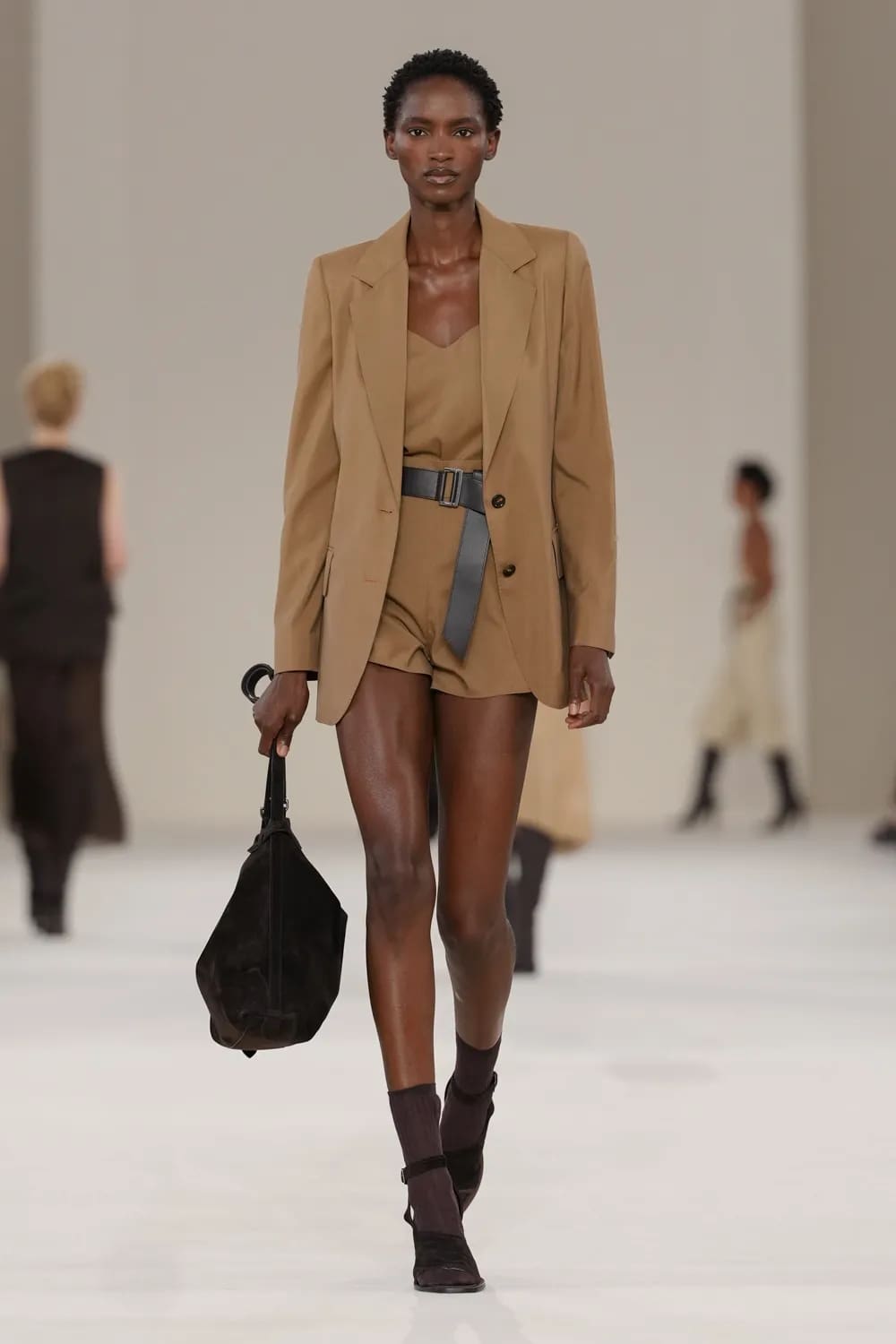 Max Mara 2027 春夏系列 Runway 杂志(33)