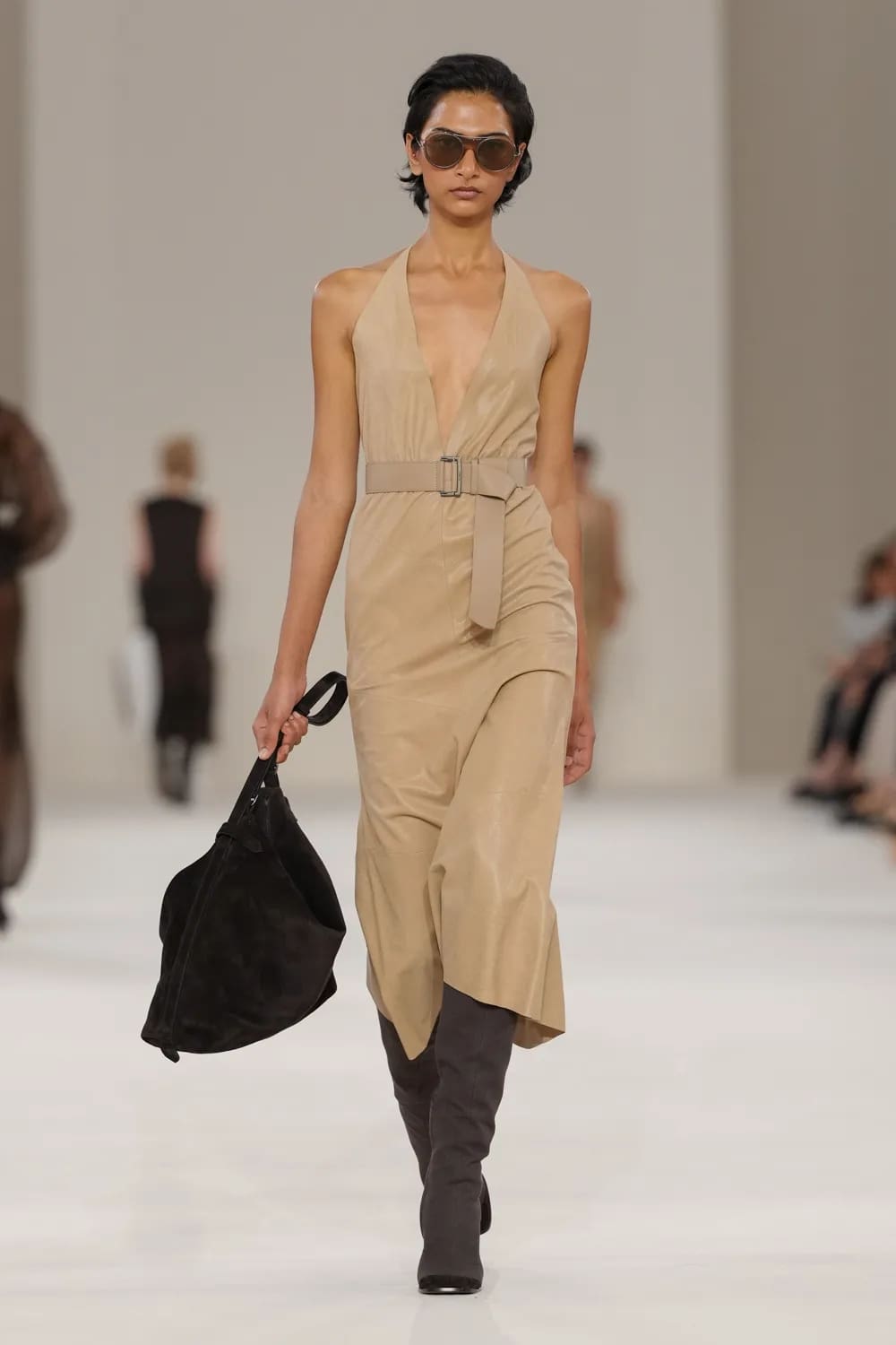 Max Mara 2027 春夏系列 Runway 杂志(34)