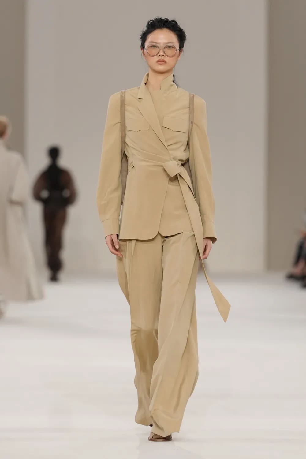 Max Mara 2027 春夏系列 Runway 杂志(35)