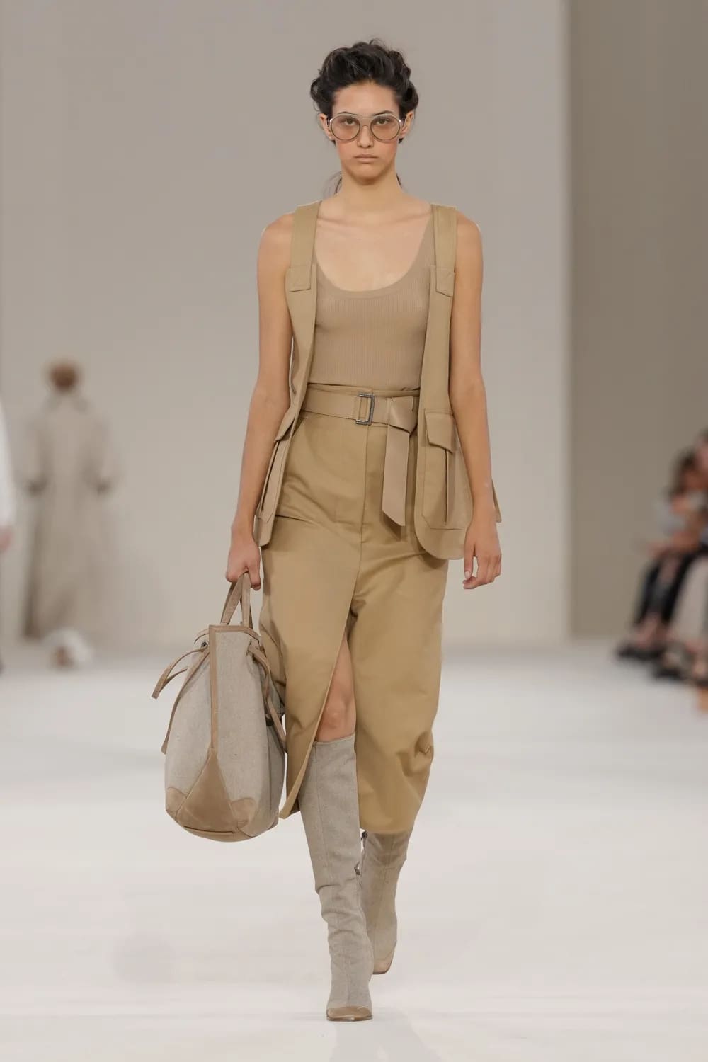 Max Mara 2027 春夏系列 Runway 杂志(36)