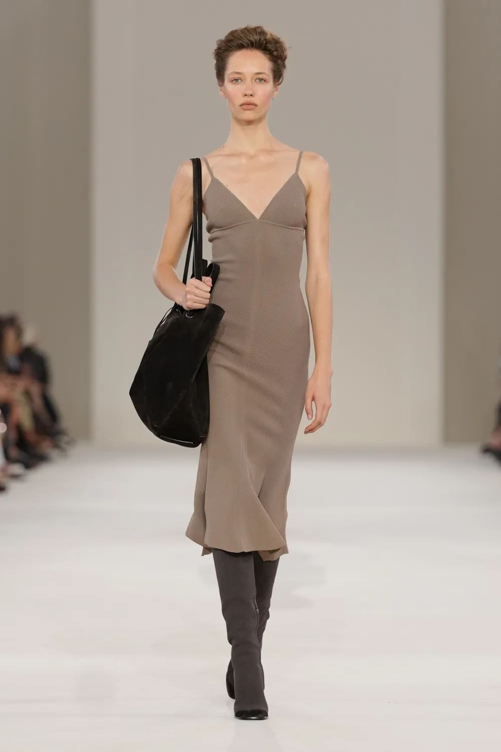 Max Mara 2027 春夏系列 Runway 杂志(4)