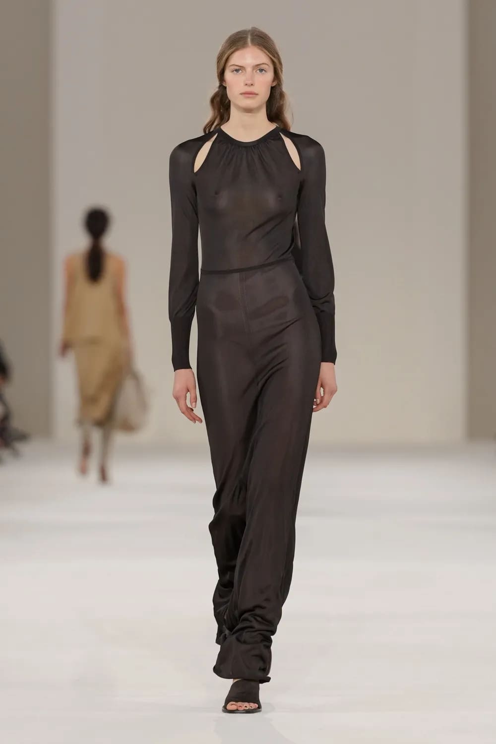 Max Mara 2027 春夏系列 Runway 杂志(46)