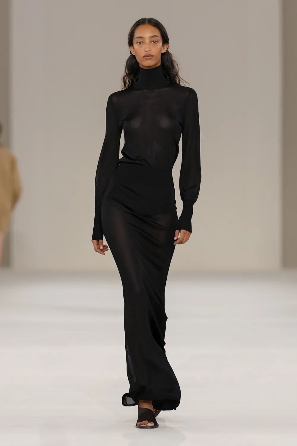 Max Mara 2027 春夏系列 Runway 杂志(47)
