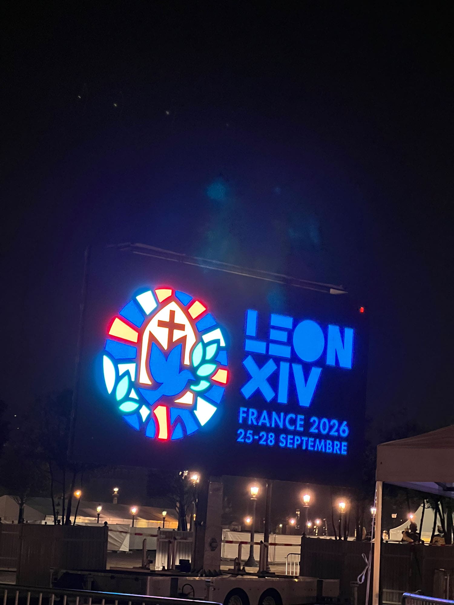Papa León XIV, Misa de la Concordia en París, 800 000 asistentes, 26 de septiembre, Runway Magazine 03