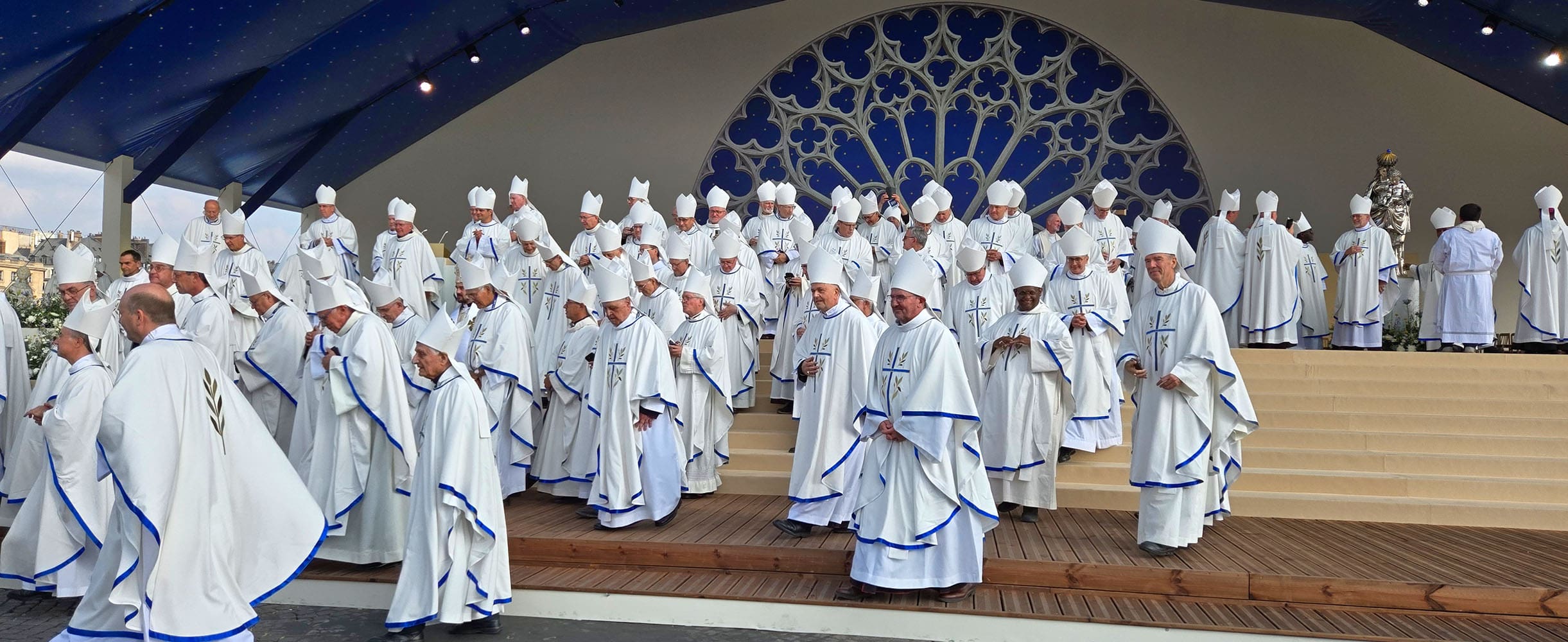 Papa León XIV, Misa de la Concordia en París, 800 000 asistentes, 26 de septiembre, Runway Magazine 05