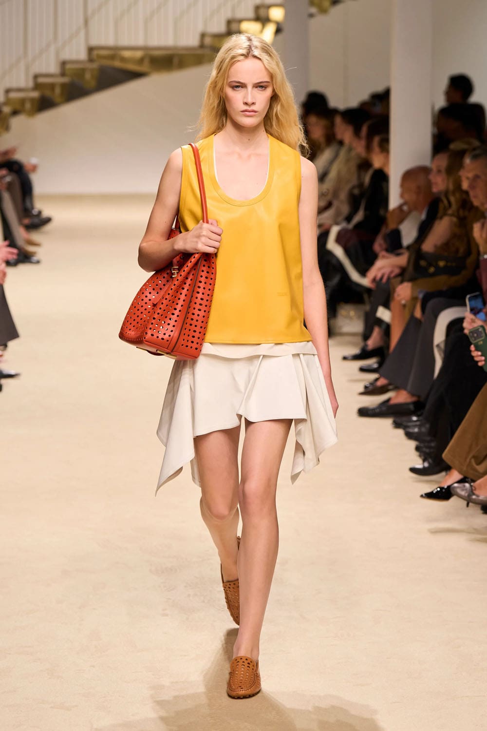 Tods Spring Summer 2027 Milan Runway Magazine (27)