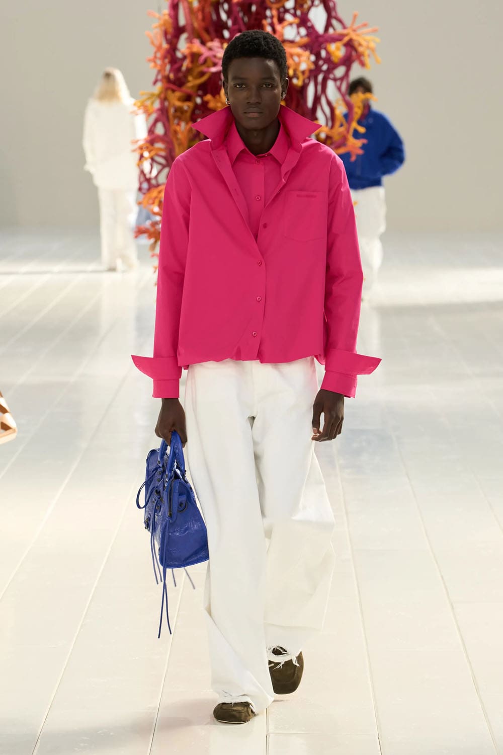 Balenciaga Primavera Verano 2027 por PP Runway Revista (12)