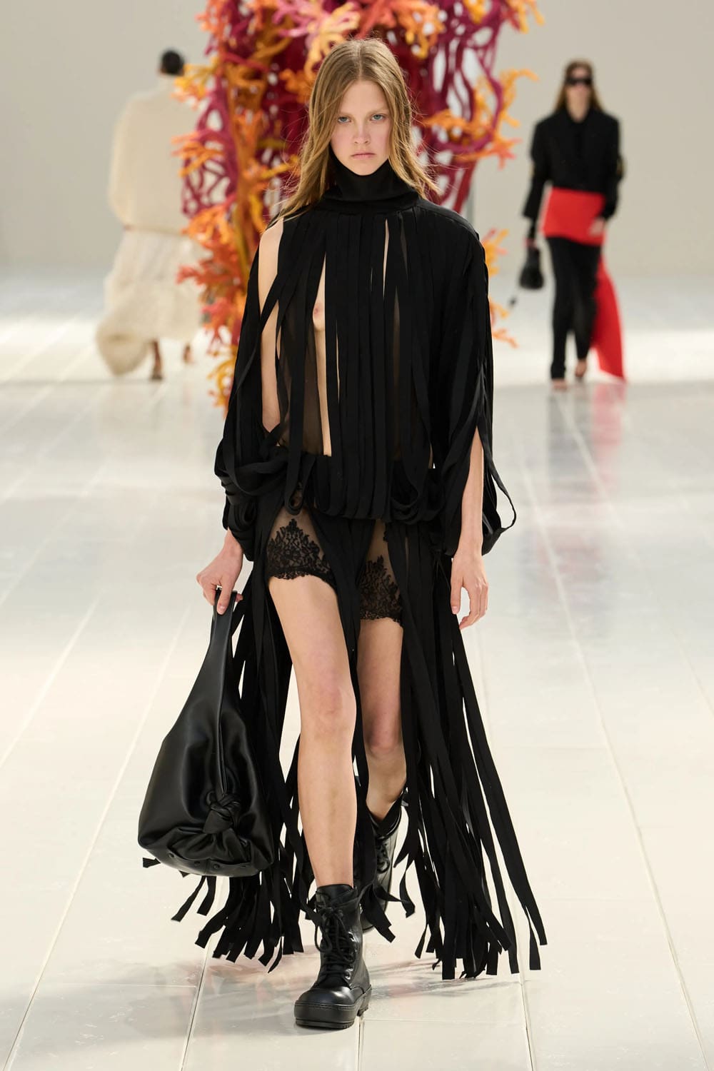 Balenciaga Primavera Verano 2027 por PP Runway Revista (16)