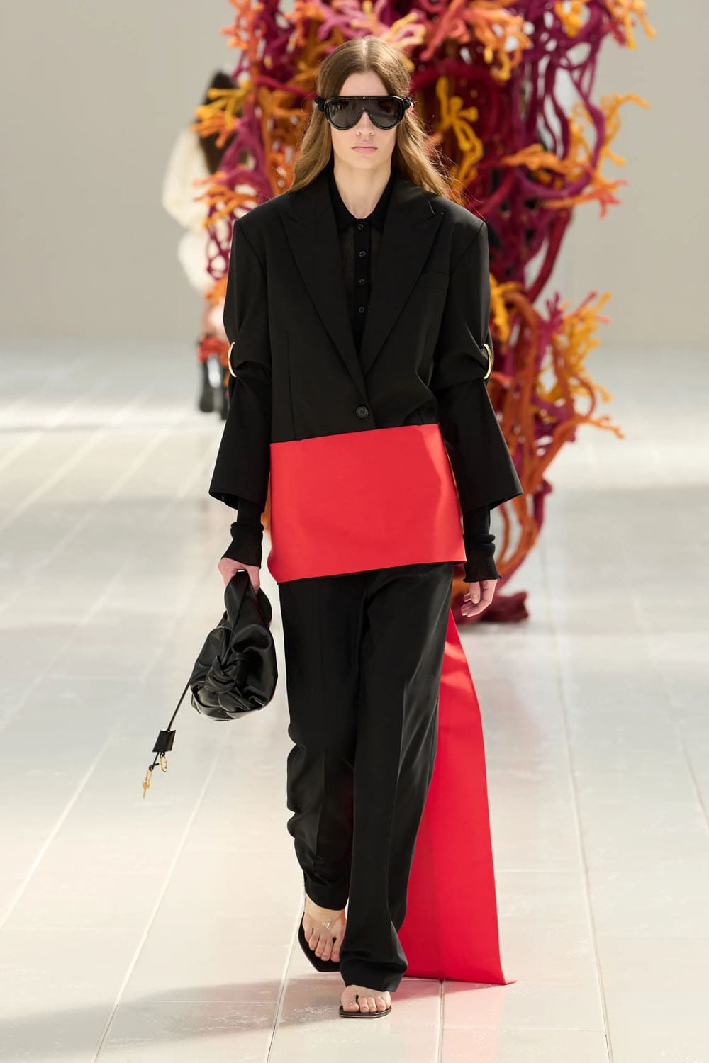 Balenciaga Primavera Verano 2027 por PP Runway Revista (17)