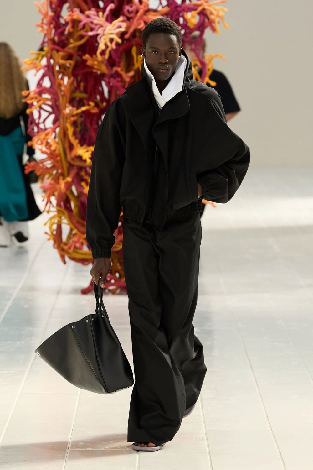 Balenciaga Primavera Verano 2027 por PP Runway Revista (22)