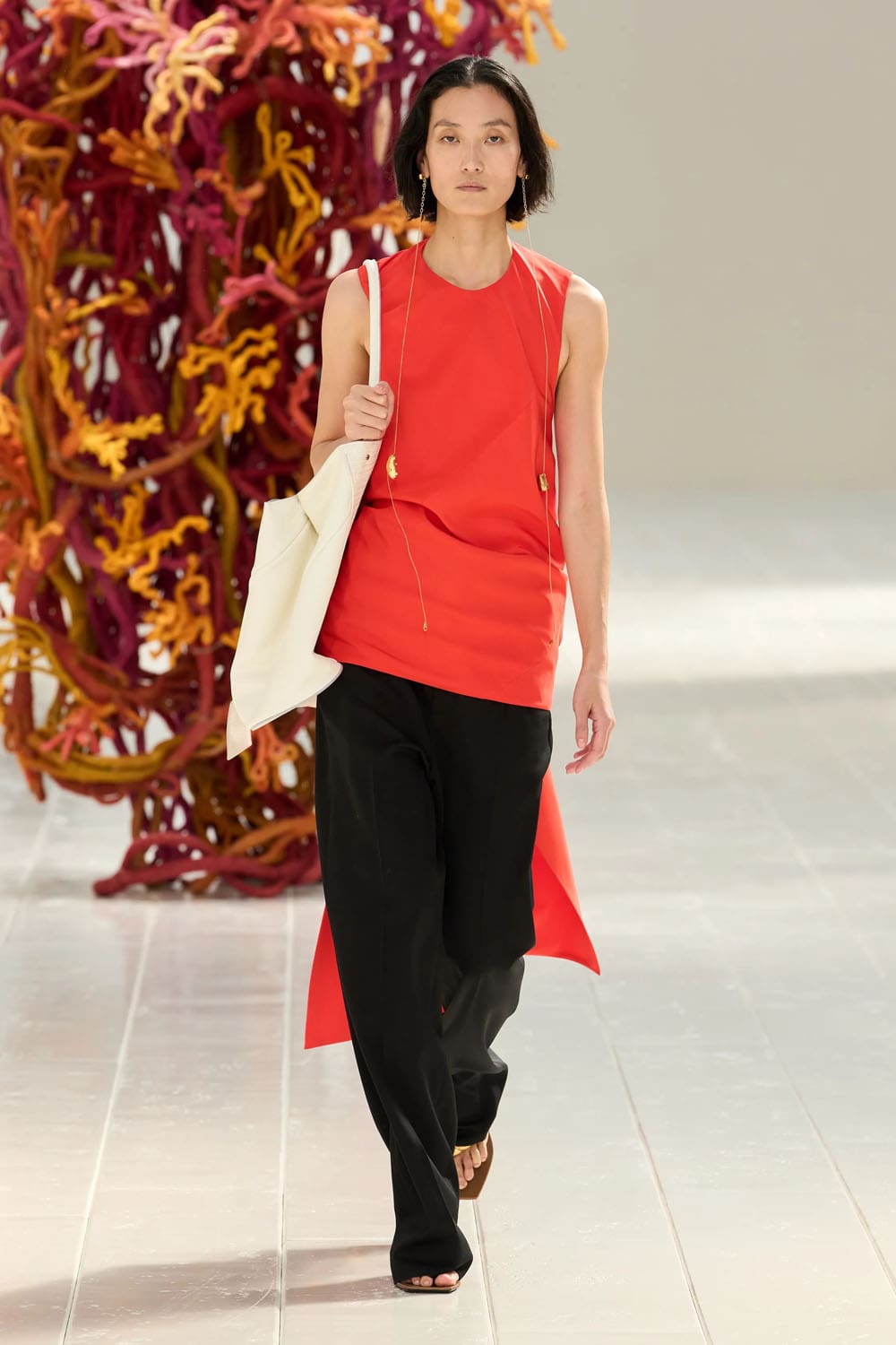 Balenciaga Primavera Verano 2027 por PP Runway Revista (24)