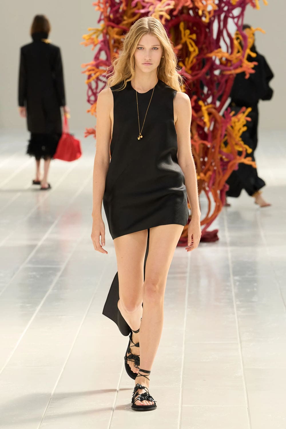 Balenciaga Primavera Verano 2027 por PP Runway Revista (26)