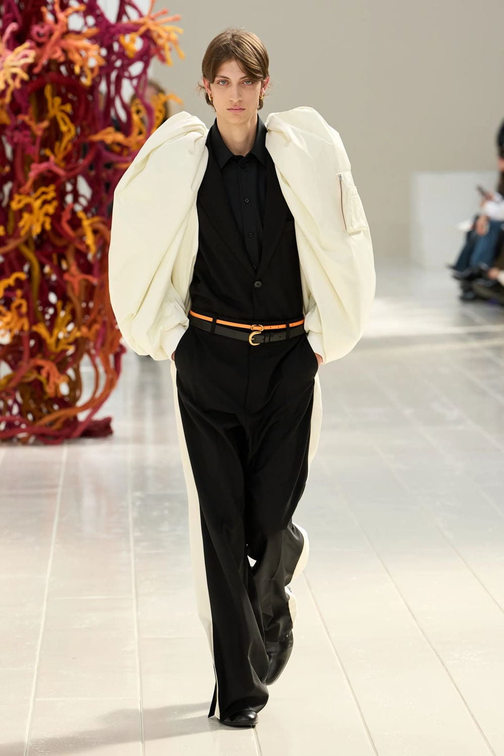 Balenciaga Primavera Verano 2027 por PP Runway Revista (32)