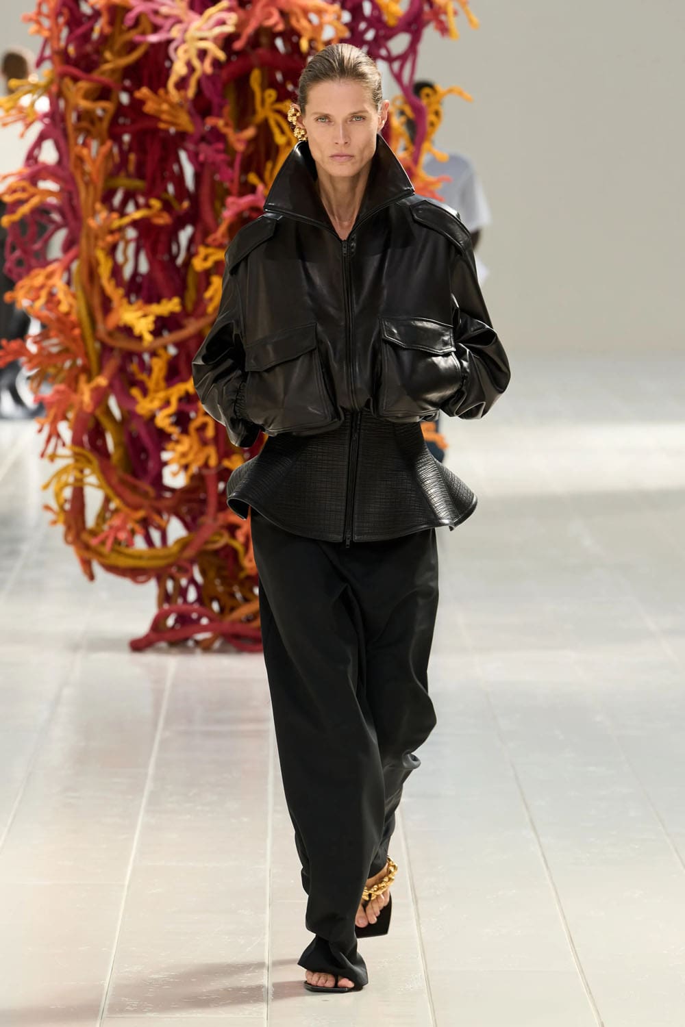 Balenciaga Primavera Verano 2027 por PP Runway Revista (34)