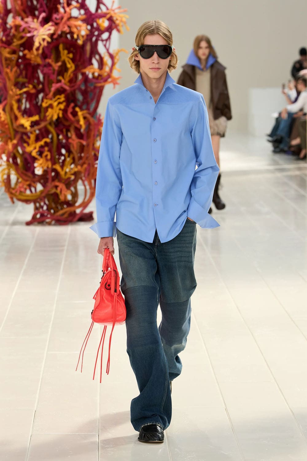 Balenciaga Primavera Verano 2027 por PP Runway Revista (37)