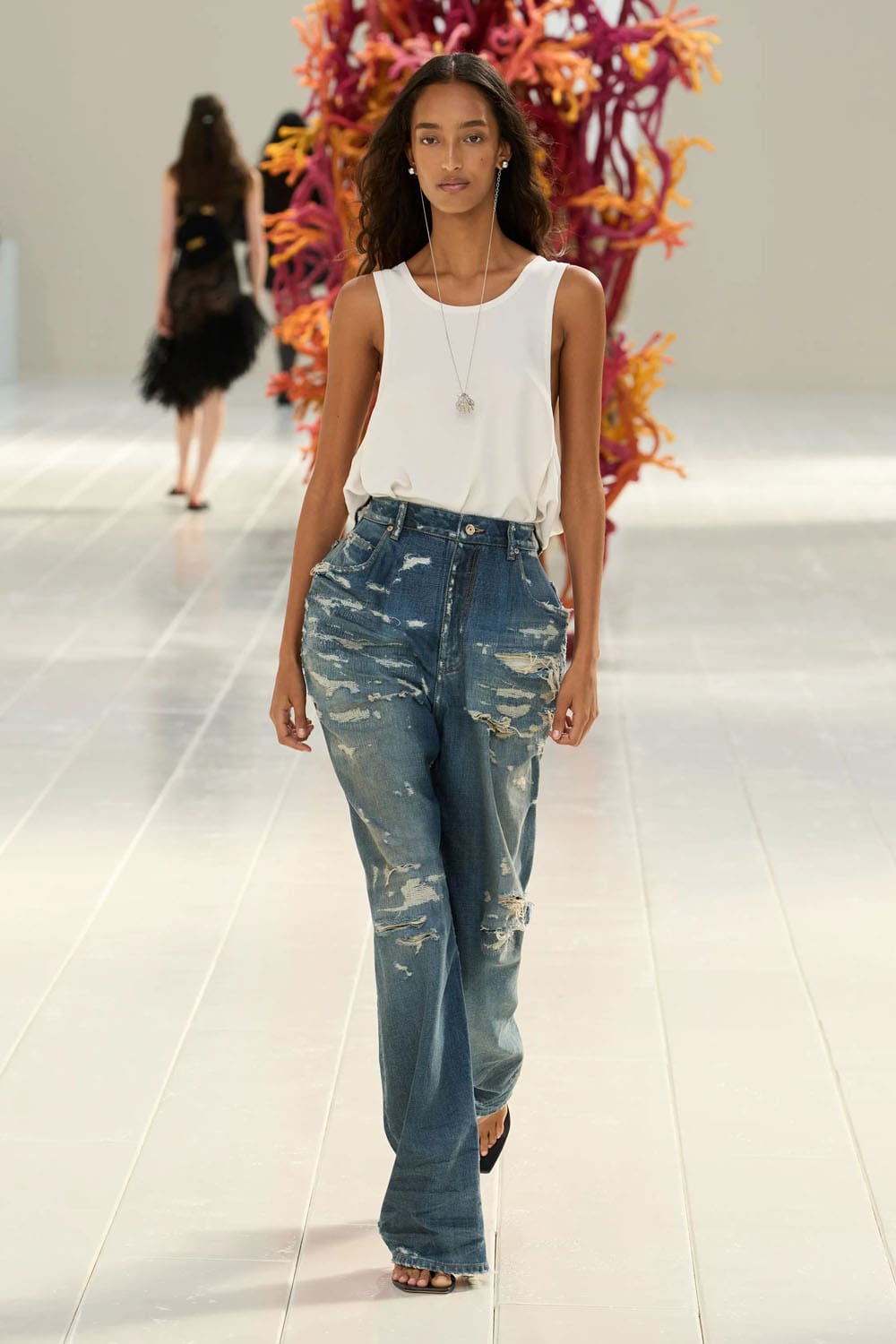 Balenciaga Primavera Verano 2027 por PP Runway Revista (39)