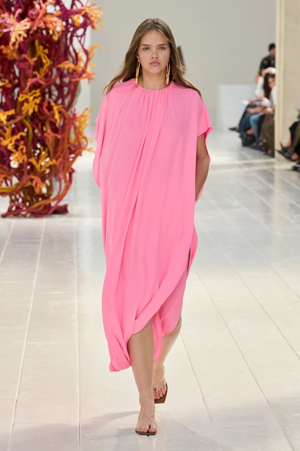 Balenciaga Primavera Verano 2027 por PP Runway Revista (47)