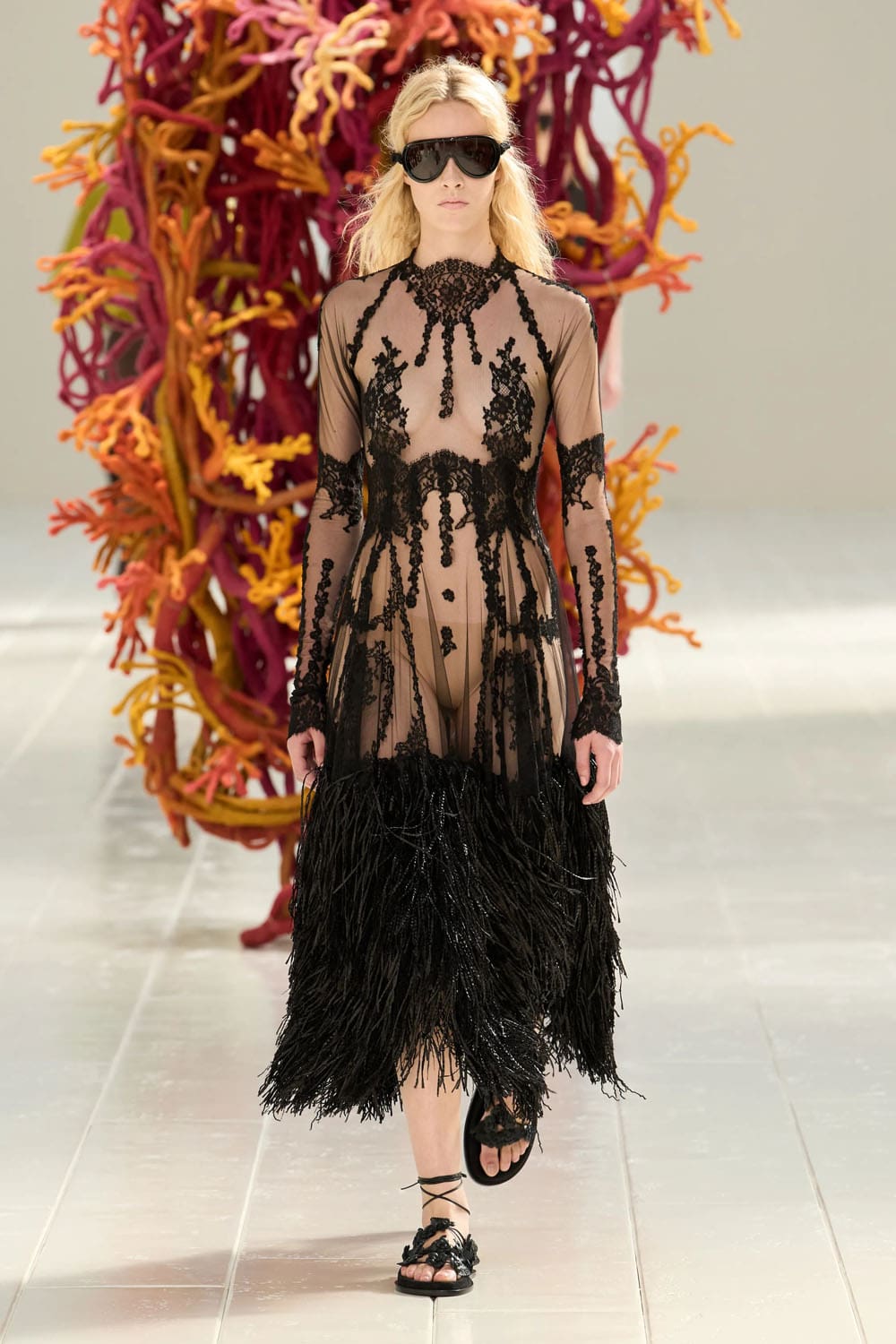 Balenciaga Primavera Verano 2027 por PP Runway Revista (63)