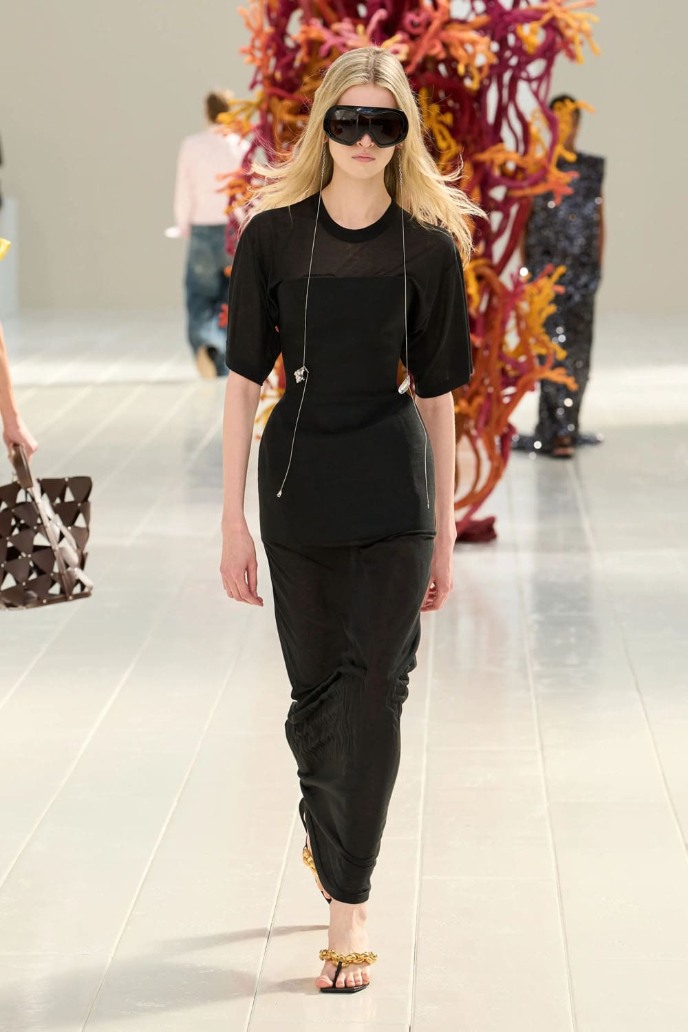 Balenciaga Primavera Verano 2027 por PP Runway Revista (64)