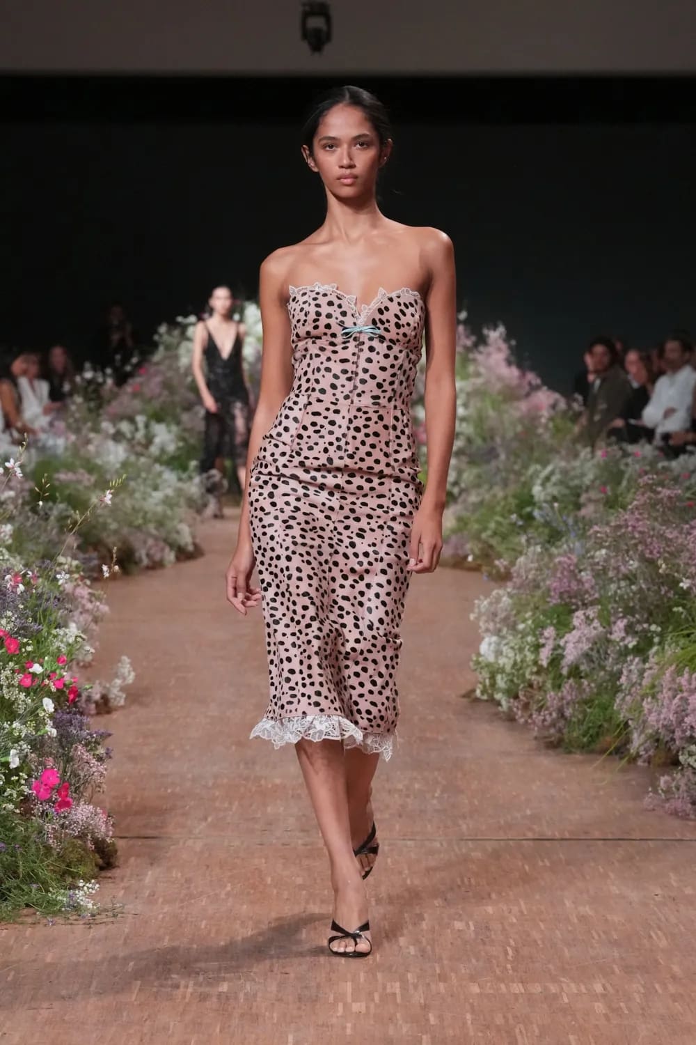 Elie Saab Spring Summer 2027 Ready to Wear Runway Magazine (36)