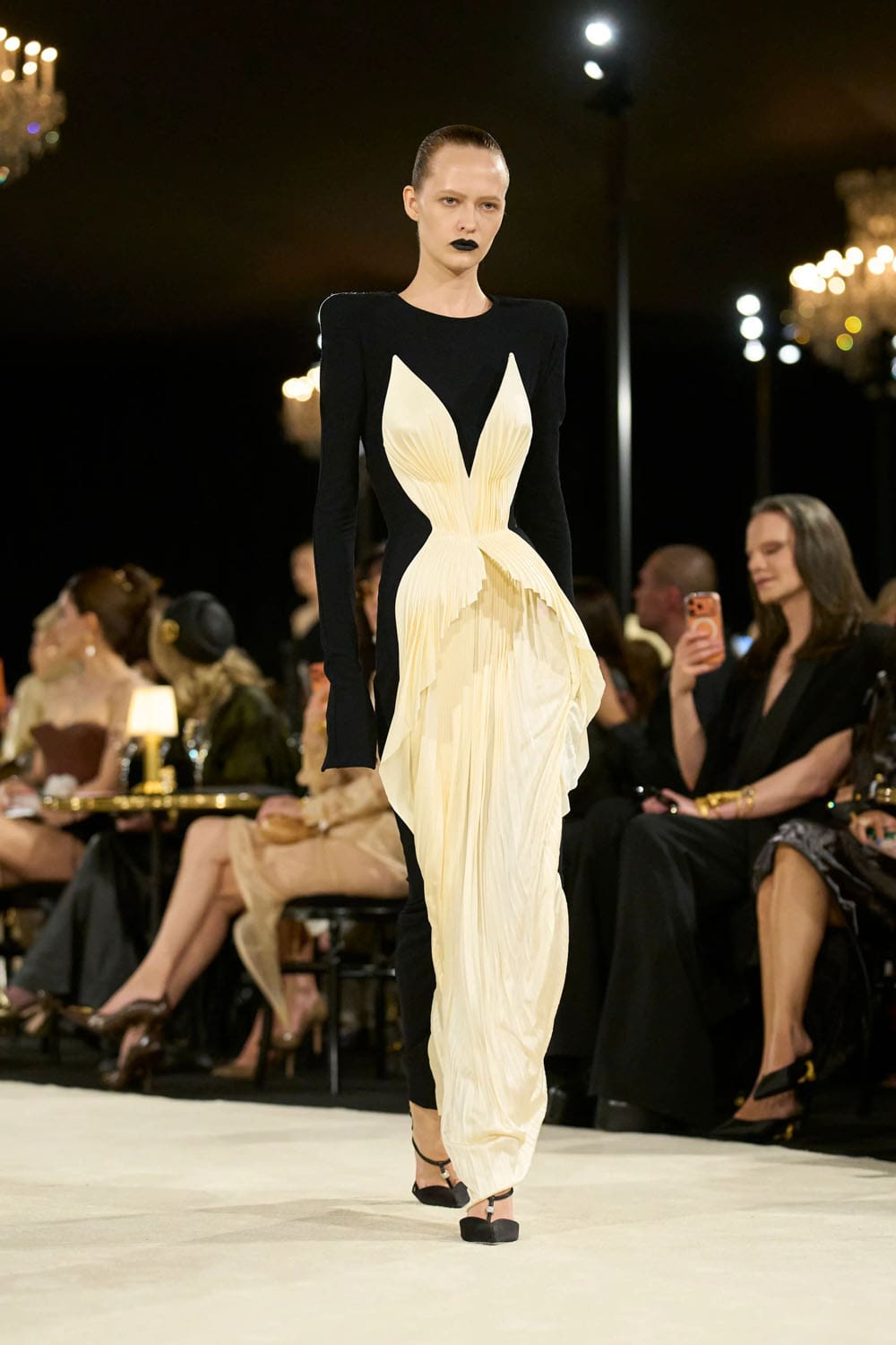 Schiaparelli Spring Summer 2027 Runway Magazine (13)