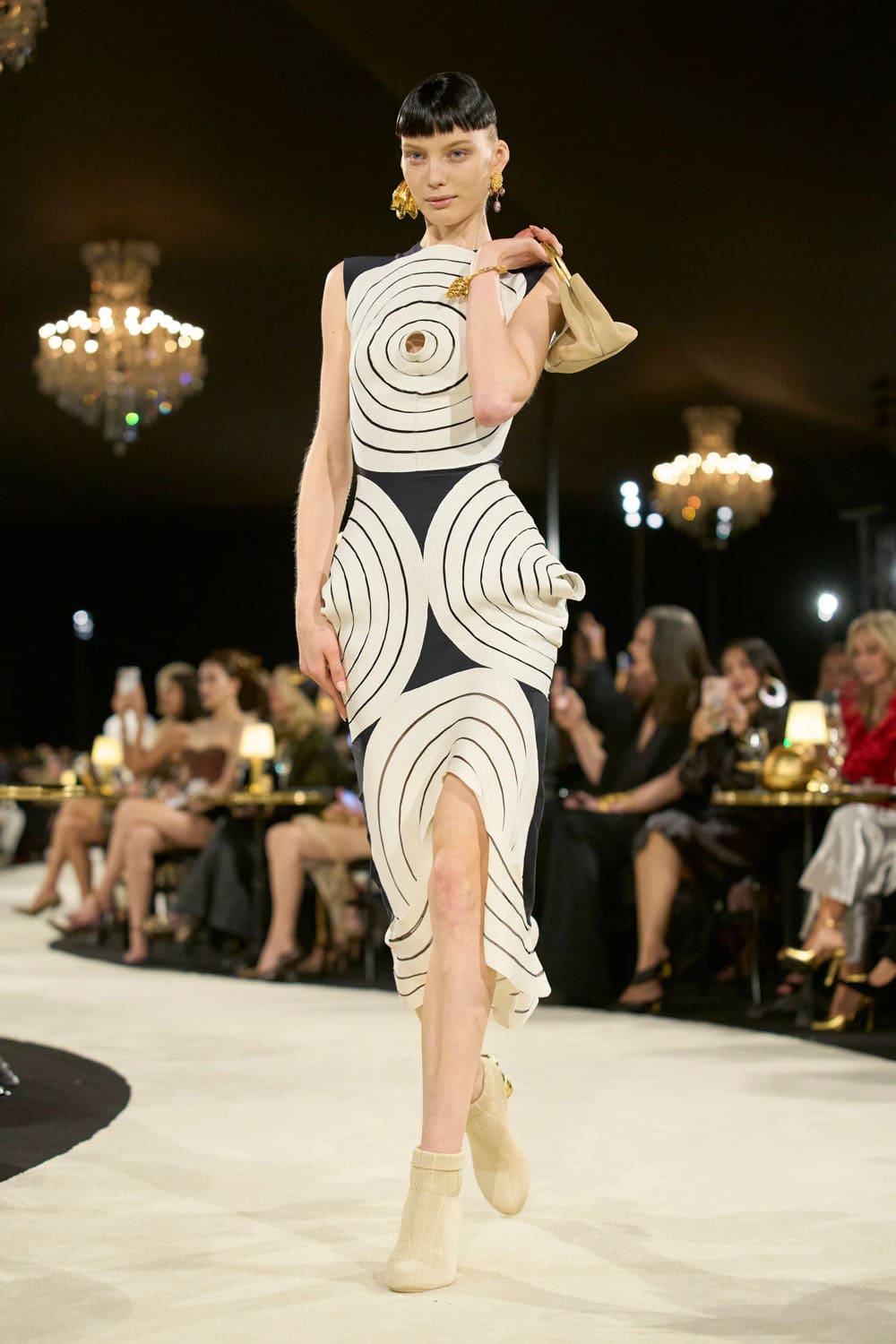 Schiaparelli Spring Summer 2027 Runway Magazine (17)
